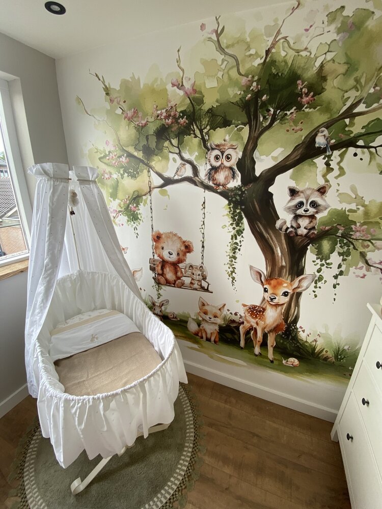 Behang Dreamy Woods swing babies pink