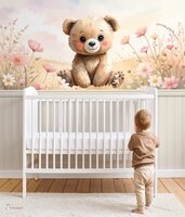 Behang Happy Tails beertje in bloemenveld met lambrisering