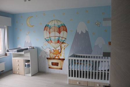 behang luchtballon met dieren droomwereld thema baby en kinderkamerdecoratie