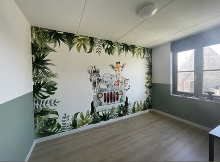 Behang jungle jeep met bladeren