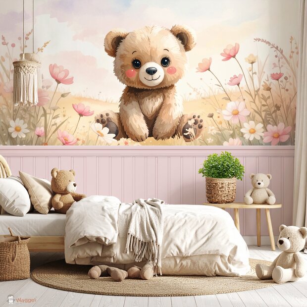 Behang Happy Tails beertje in bloemenveld met lambrisering
